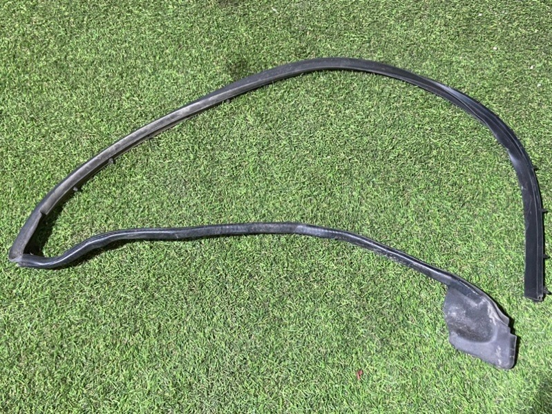 Уплотнитель задней левой двери