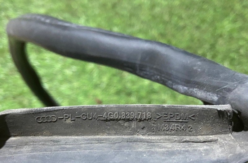 Уплотнитель задней левой двери