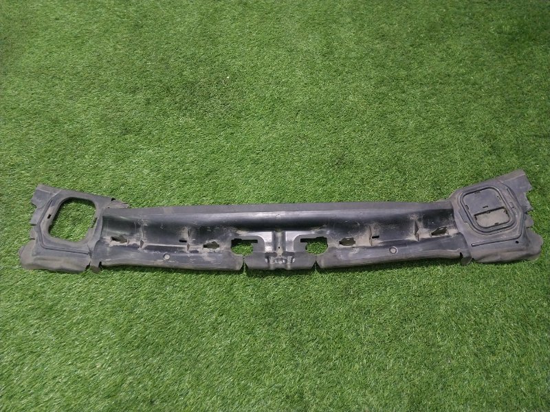 Дефлектор воздушный радиатора