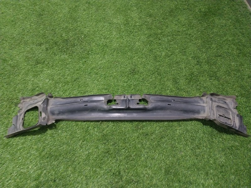 Дефлектор воздушный радиатора