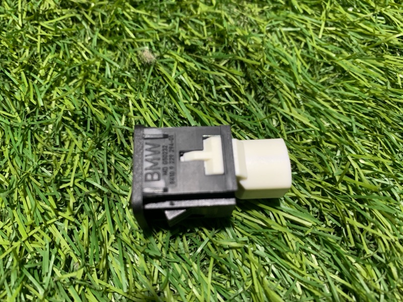 Гнездо AUX / USB IN