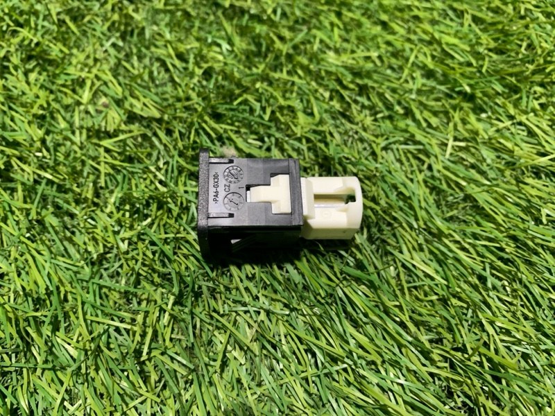 Гнездо AUX / USB IN