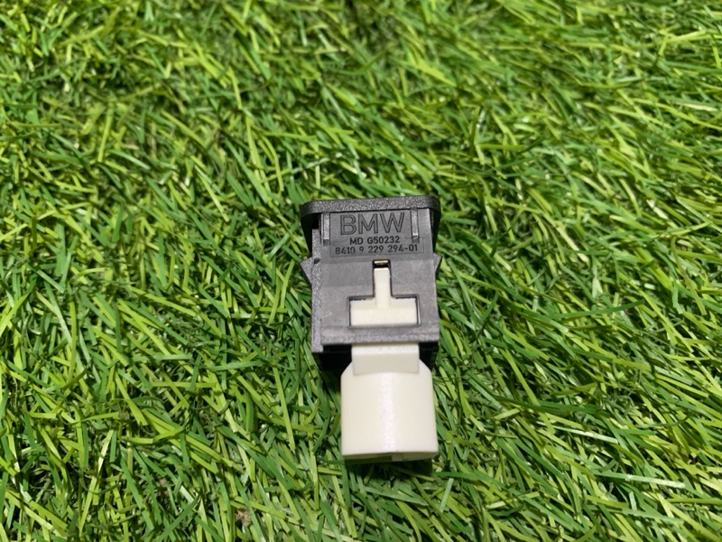 Гнездо AUX / USB IN