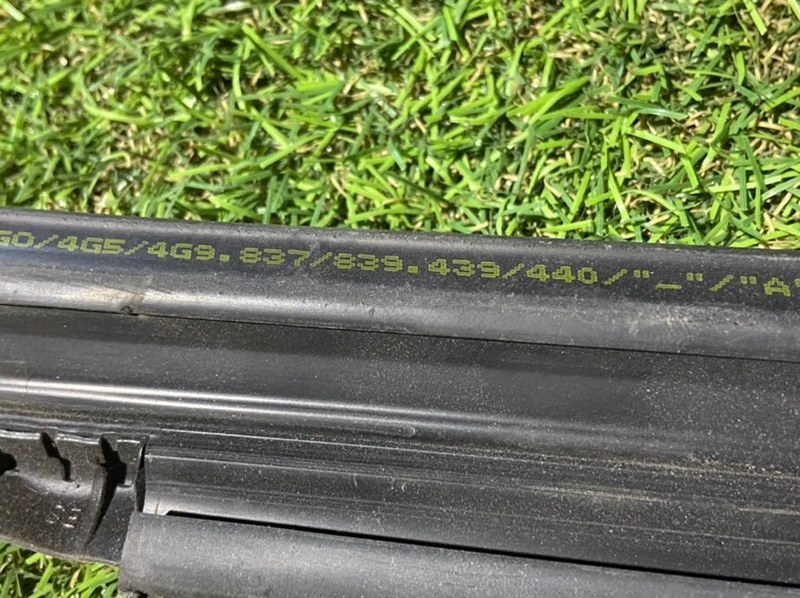 Уплотнитель передней левой двери