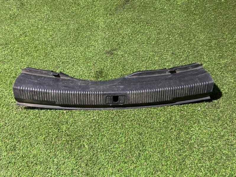 Кожух замка багажника