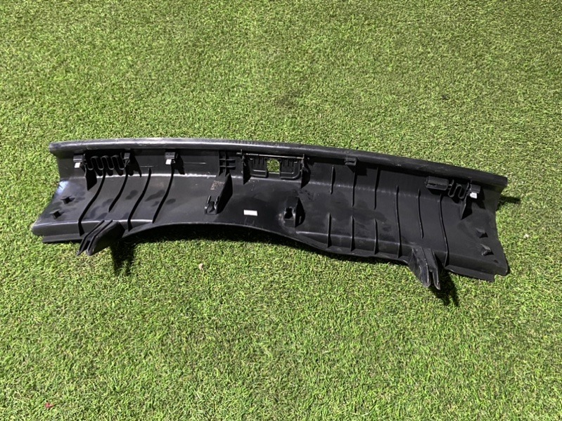 Кожух замка багажника