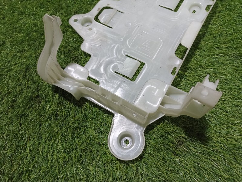 Кронштейн блока управления двигателем