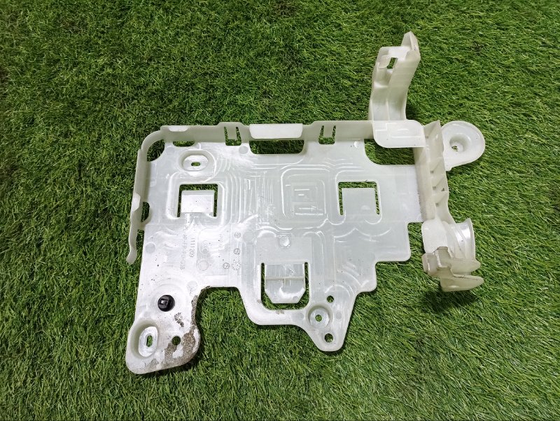 Кронштейн блока управления двигателем