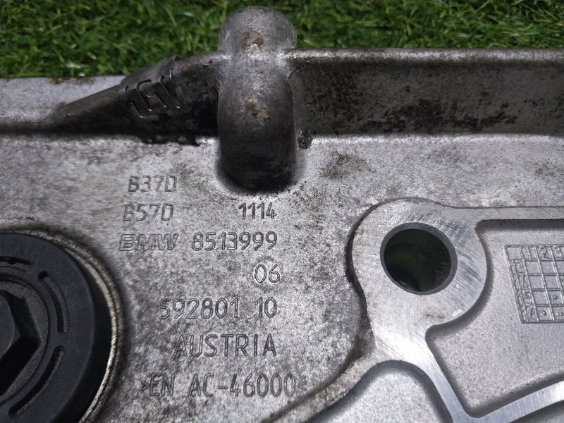 Крышка двигателя