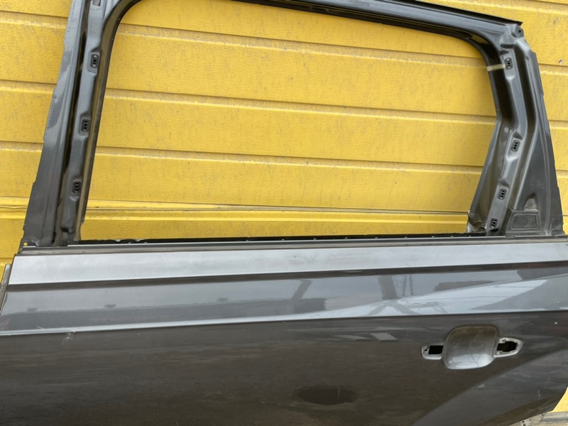 Дверь задняя левая