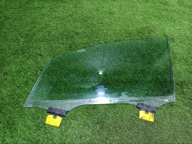 Стекло двери передней левой