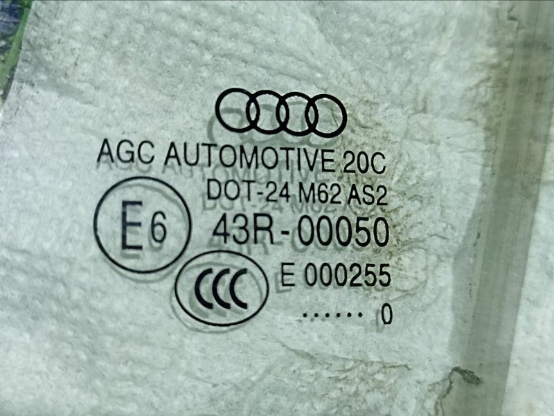 Стекло двери передней левой