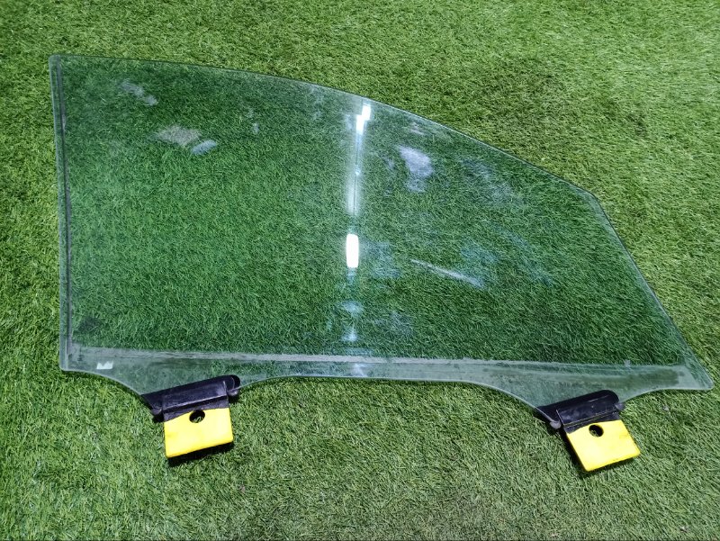 Стекло двери передней левой