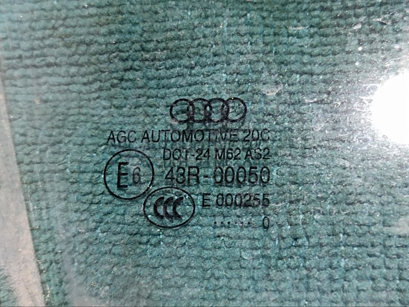 Стекло двери передней правой