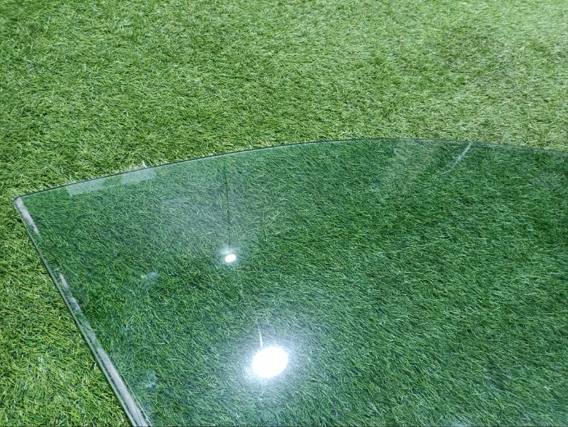 Стекло двери передней правой