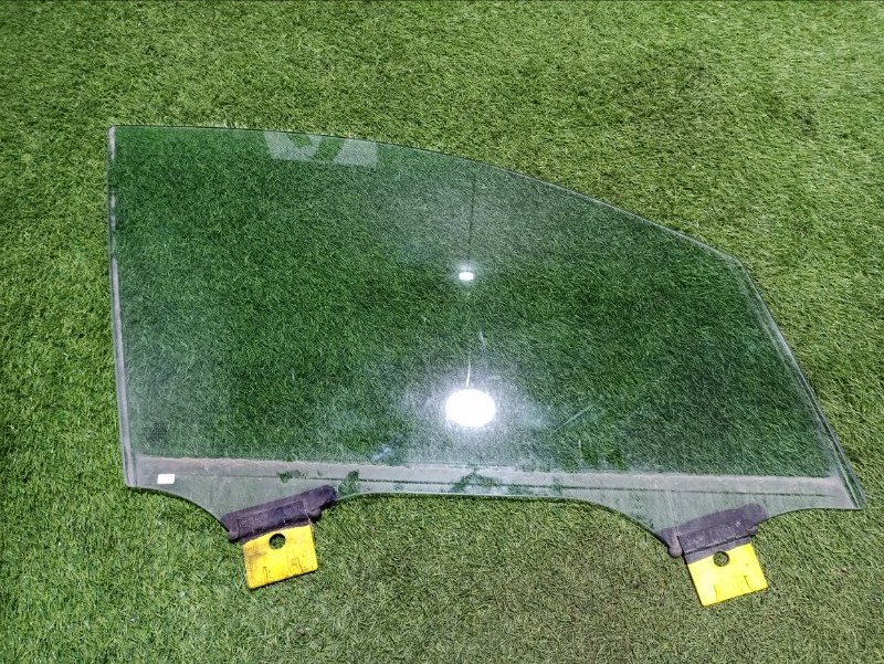 Стекло двери передней правой