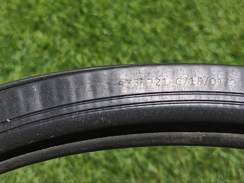 Уплотнитель двери