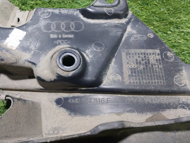 Брызговик задний правый