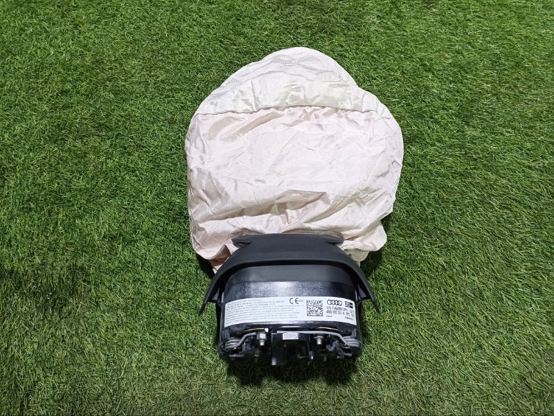 Подушка безопасности в рулевое колесо