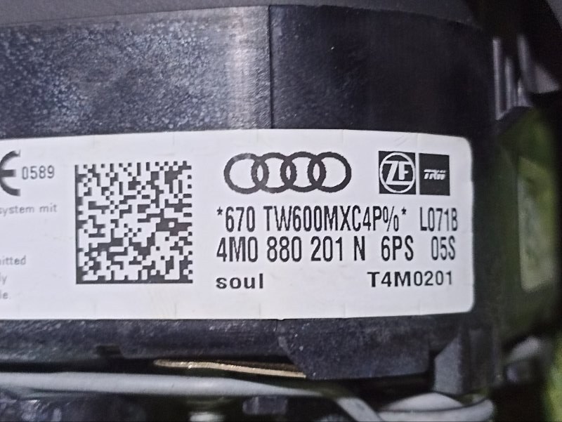 Подушка безопасности в рулевое колесо