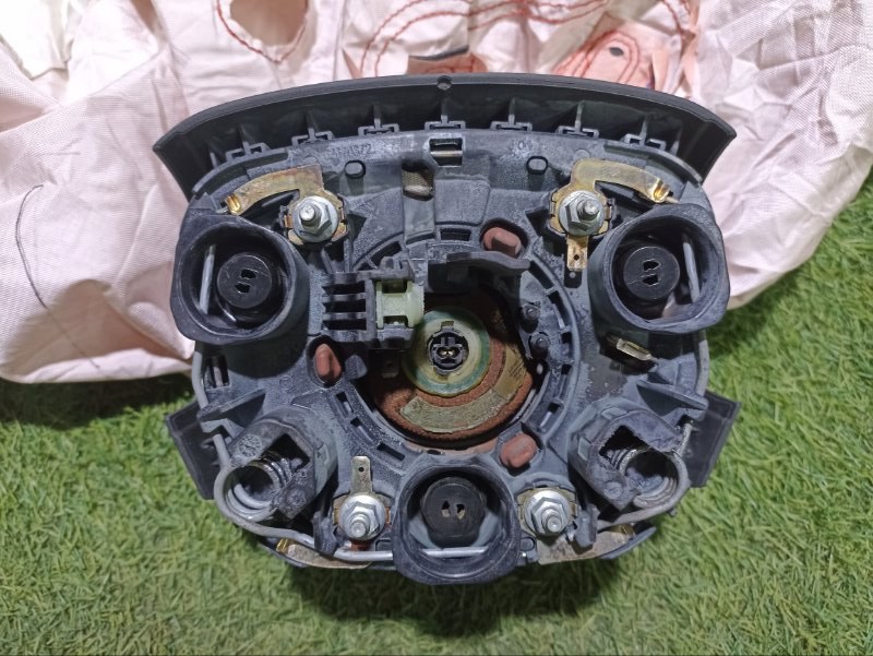 Подушка безопасности в рулевое колесо