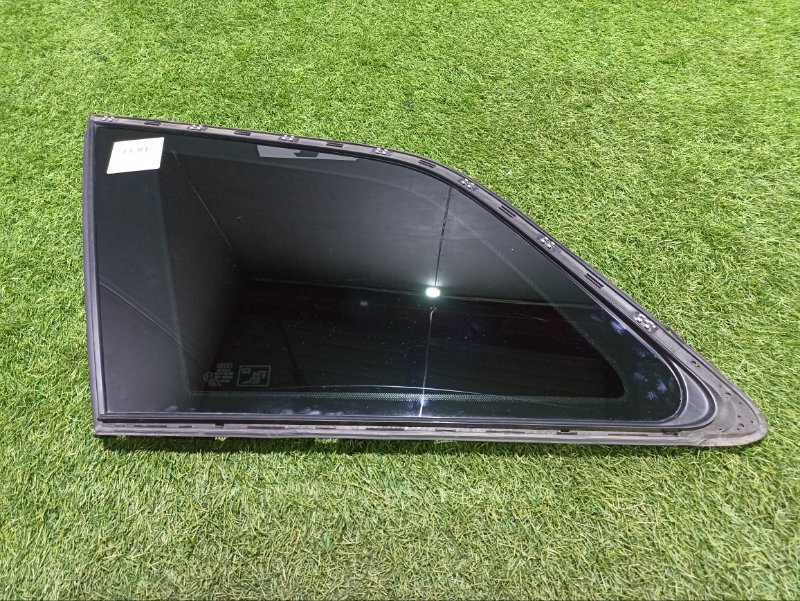 Стекло двери задней левой (форточка)