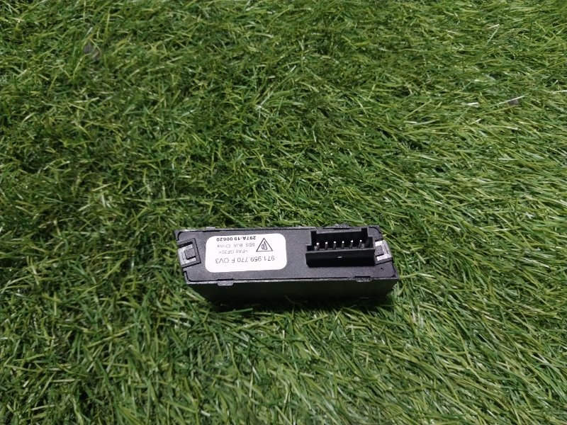 Кнопка регулировки сидения