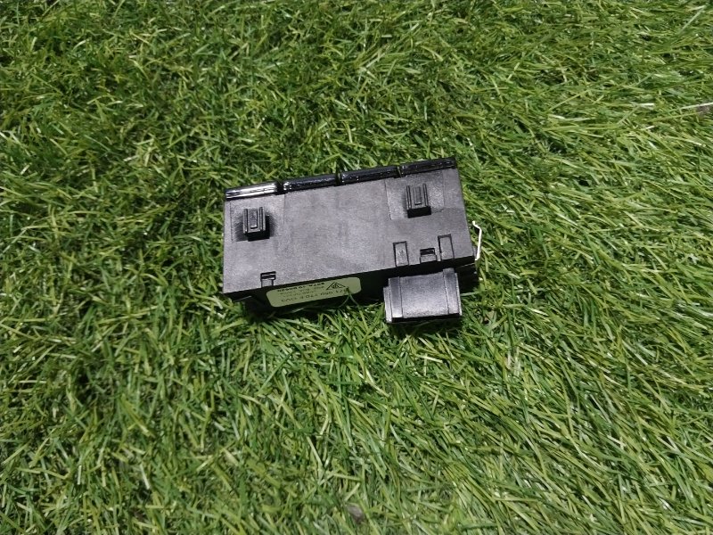 Кнопка регулировки сидения