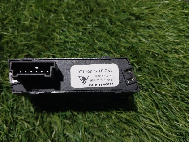 Кнопка регулировки сидения