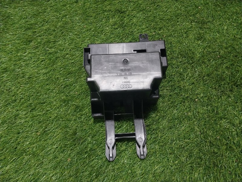 Кронштейн блока управления двигателем