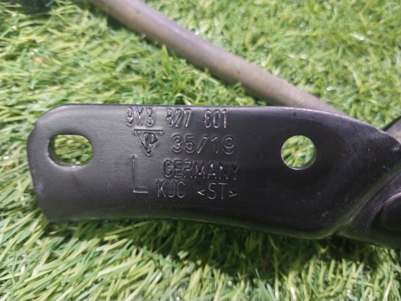 Амортизатор крышки багажника