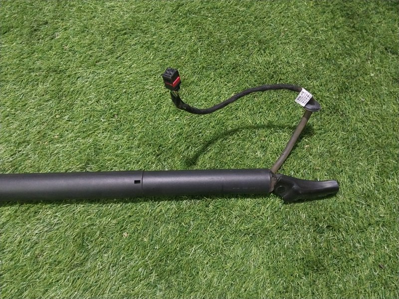 Амортизатор крышки багажника