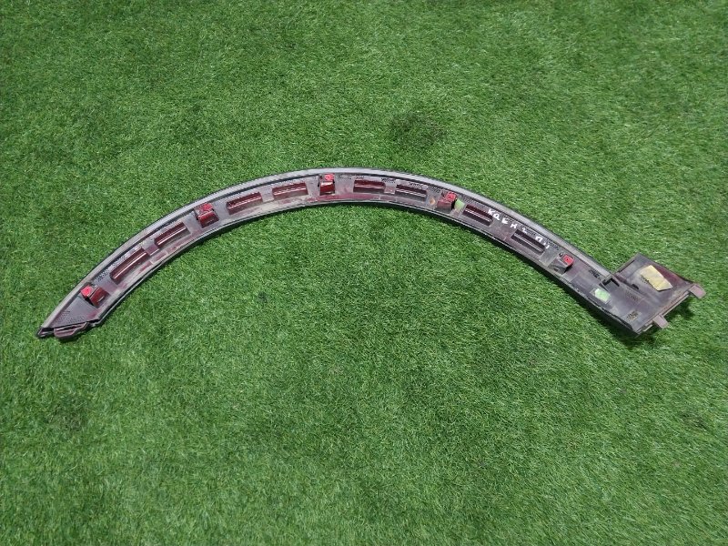 Накладка переднего крыла правого