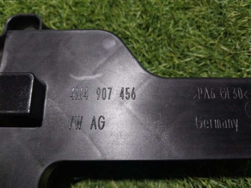 Кронштейн блока управления двигателем