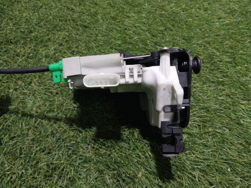 Замок двери передней правой