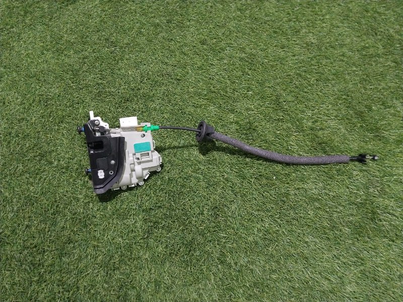 Замок двери передней правой