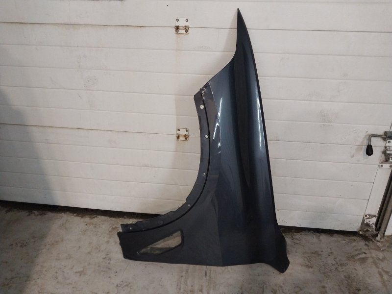 Крыло переднее левое