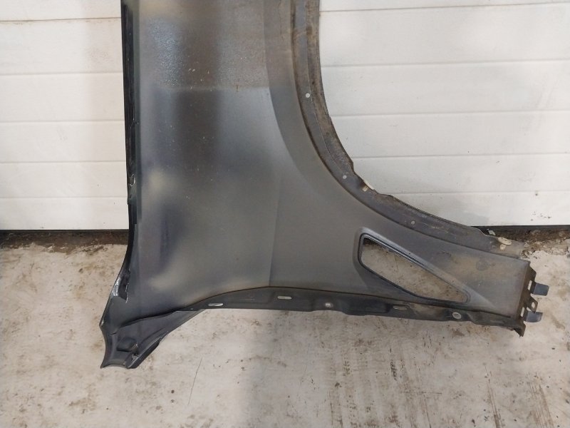 Крыло переднее левое