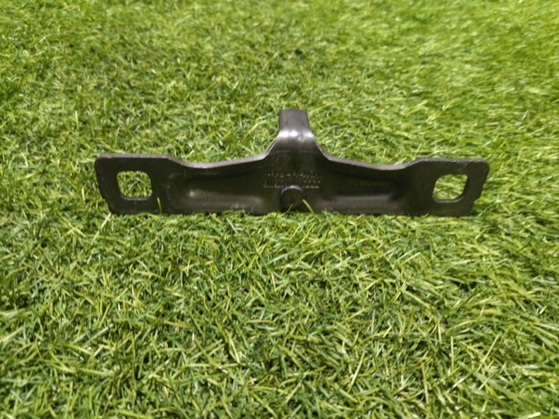 Ответная часть замка багажника