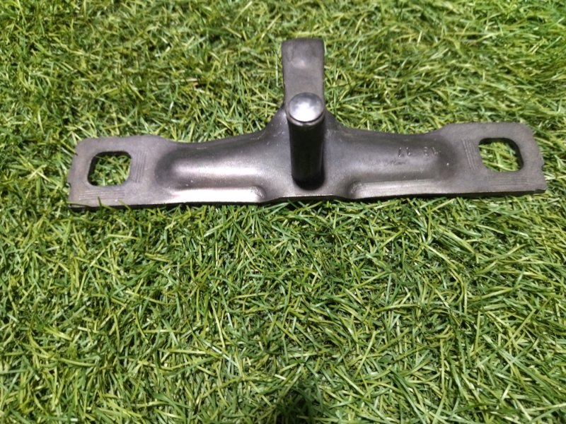 Ответная часть замка багажника