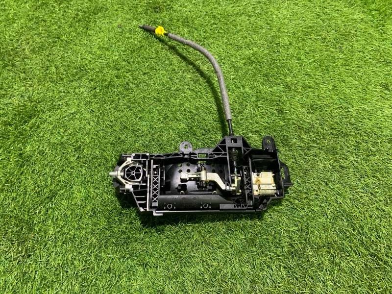 Ручка двери передней наружная правая