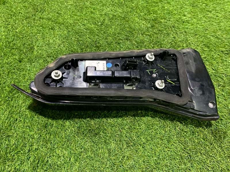 Фонарь задний внутренний левый