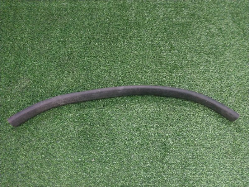 Уплотнитель капота