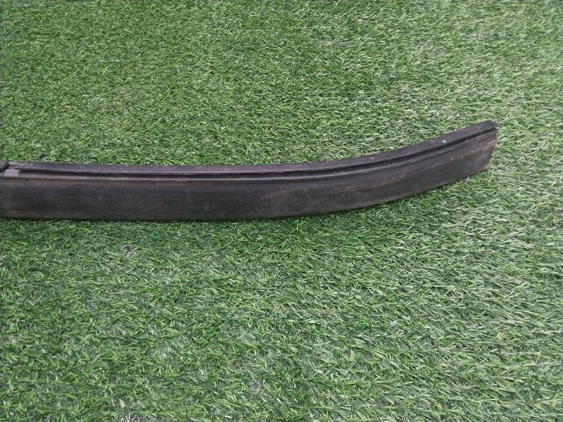 Уплотнитель капота