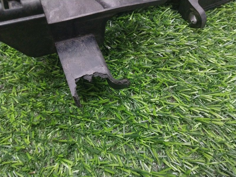 Кронштейн блока управления двигателем