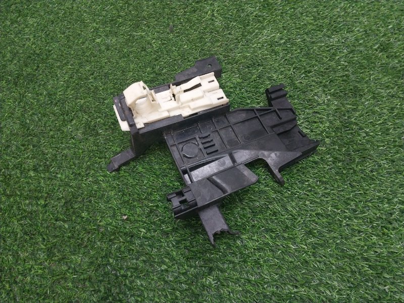 Кронштейн блока управления двигателем