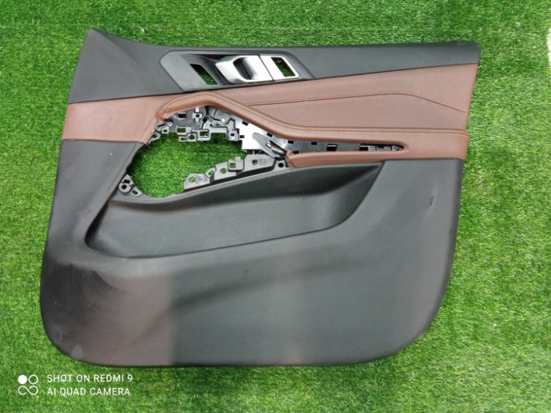 Обшивка двери передней правой