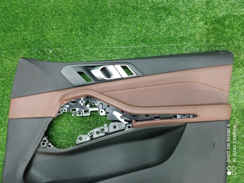 Обшивка двери передней правой