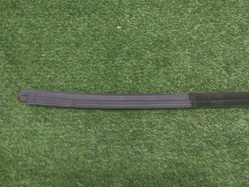 Накладка стекла заднего левого