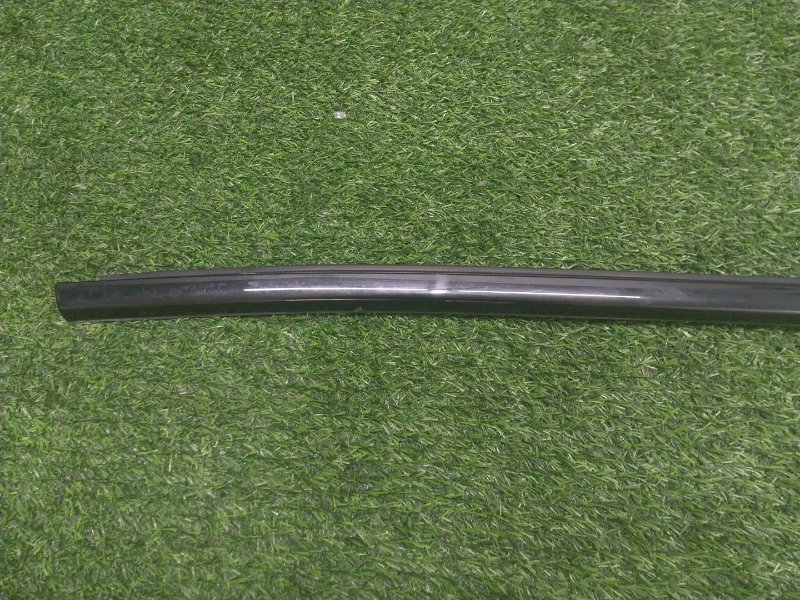 Накладка стекла заднего левого